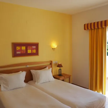 Club House Cvl ホテル 4*